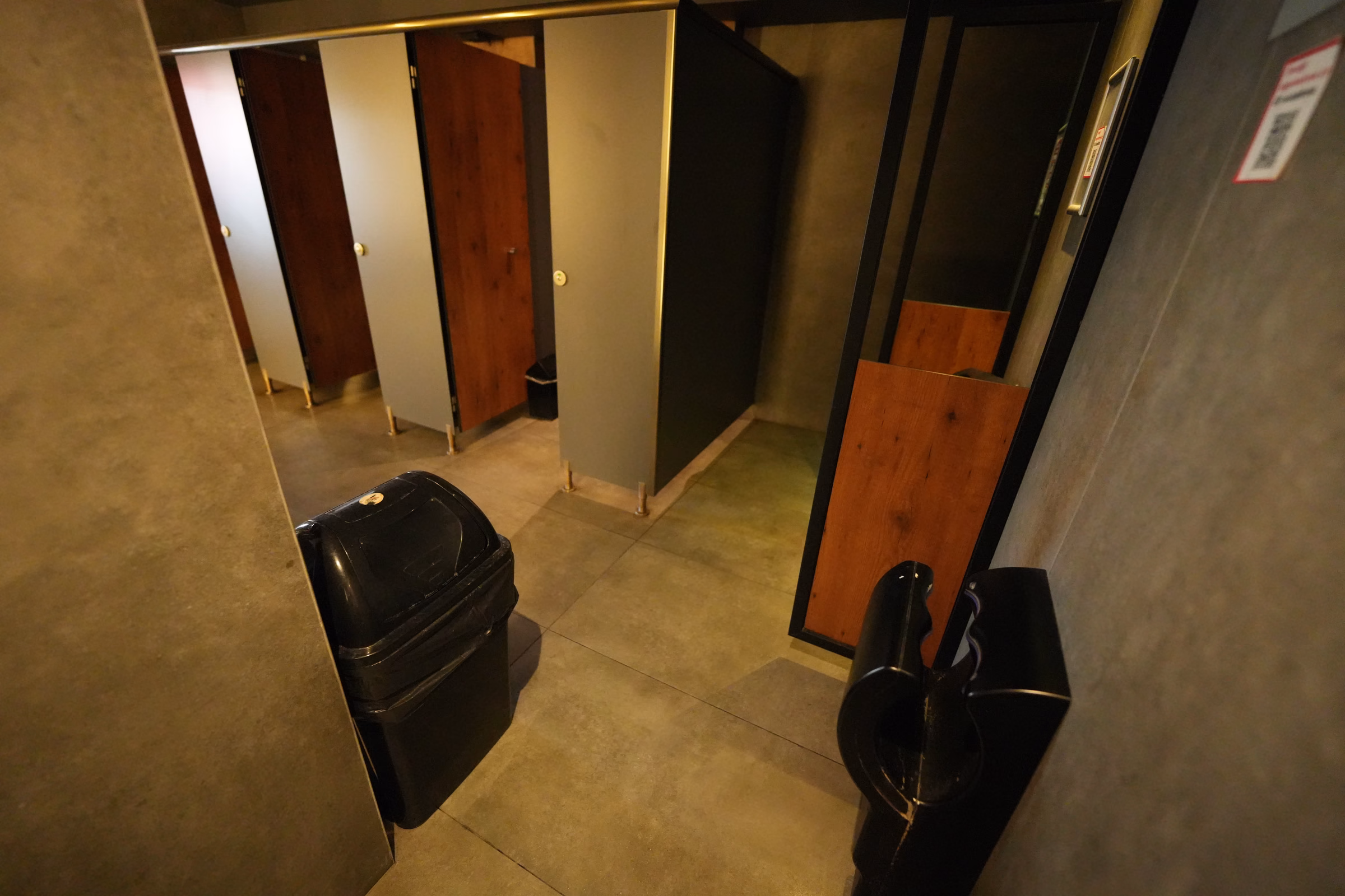 Günlükbaşı istasyonu lavabo ve tuvalet alanı (1/12)