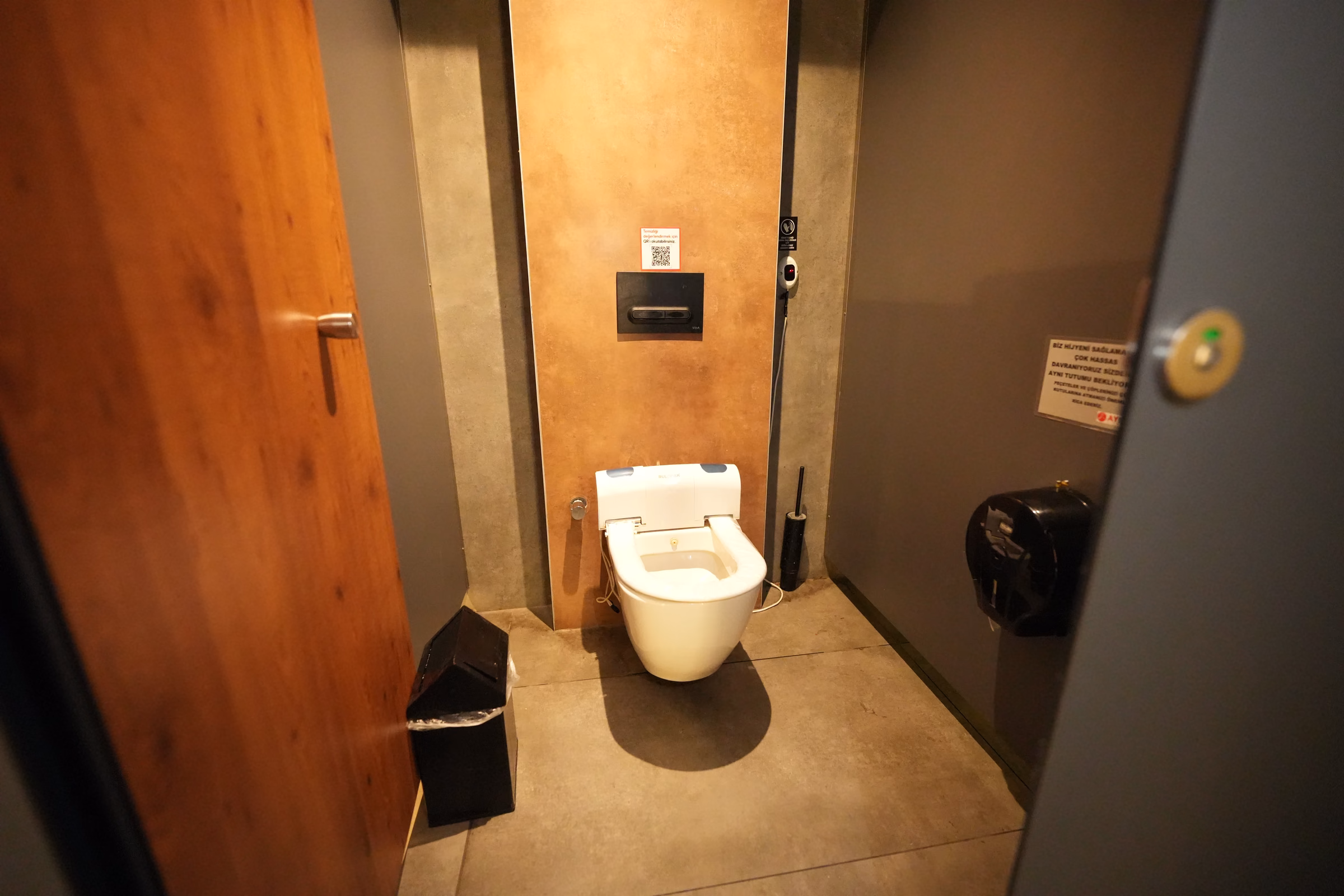 Günlükbaşı istasyonu lavabo ve tuvalet alanı (3/12)