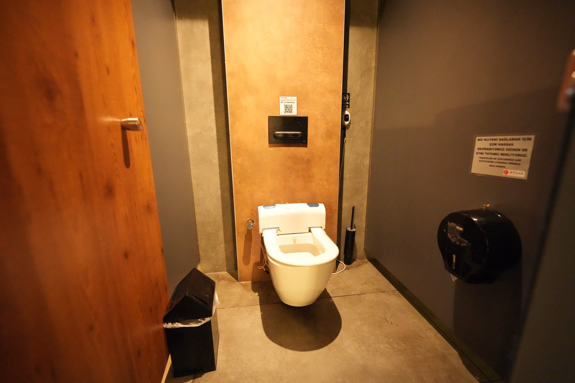 Günlükbaşı istasyonu lavabo ve tuvalet alanı (6/12)