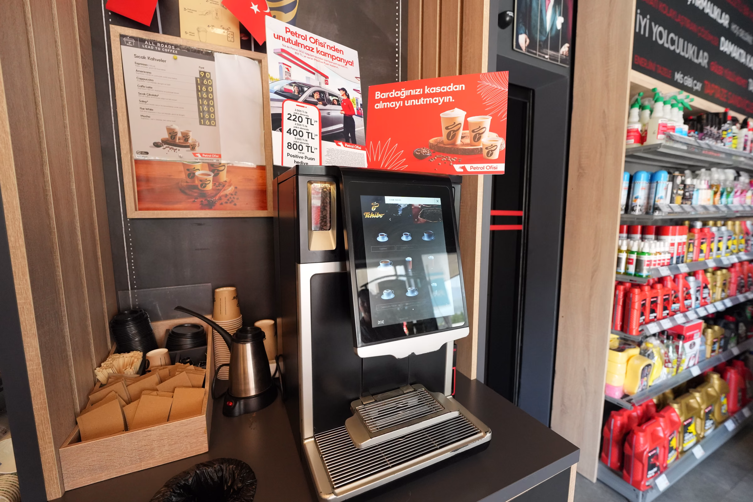 Kadıköy istasyonu market ve dinlenme alanı iç görünümü (4/5)
