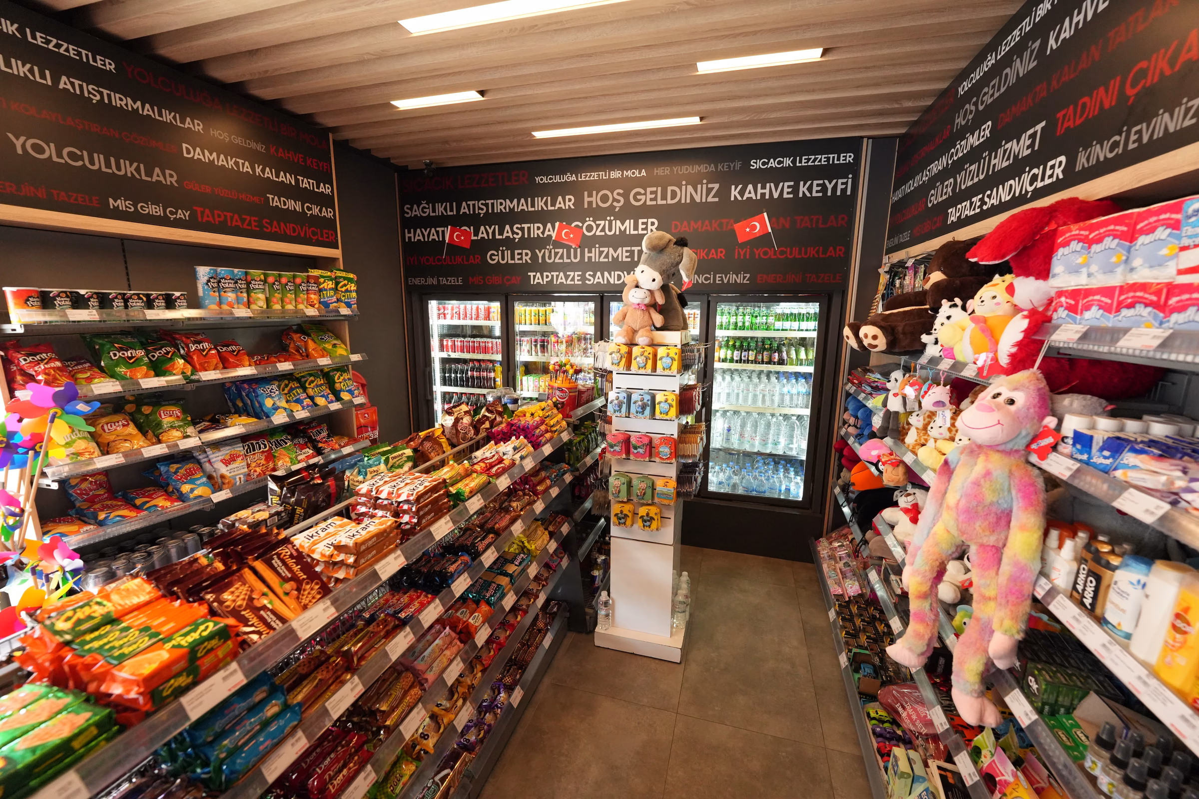 Kadıköy istasyonu market ve dinlenme alanı iç görünümü (5/5)