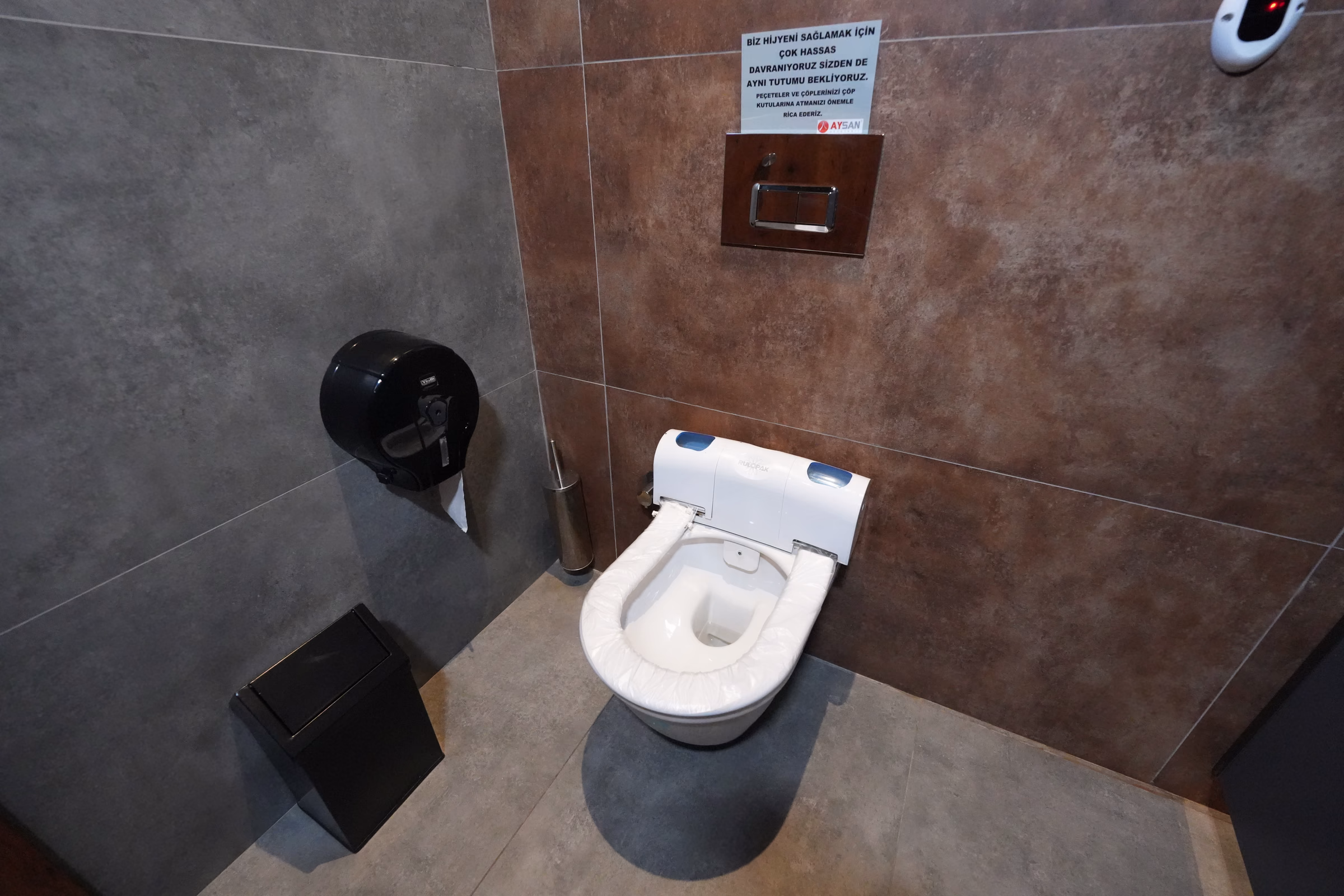Kadıköy istasyonu lavabo ve tuvalet alanı (1/3)