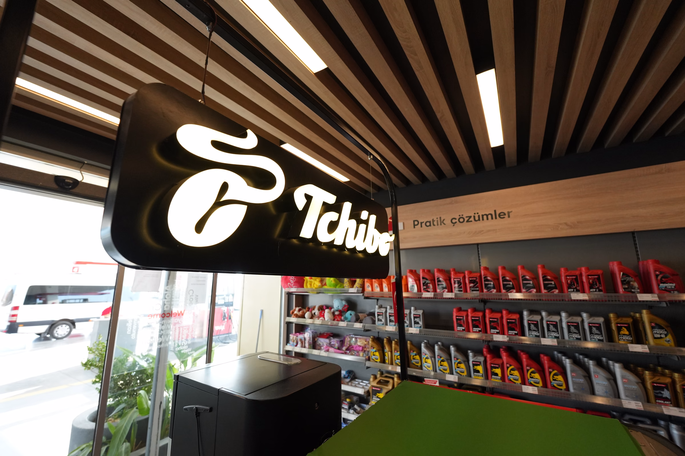 Karaçulha istasyonu market ve dinlenme alanı iç görünümü (1/6)