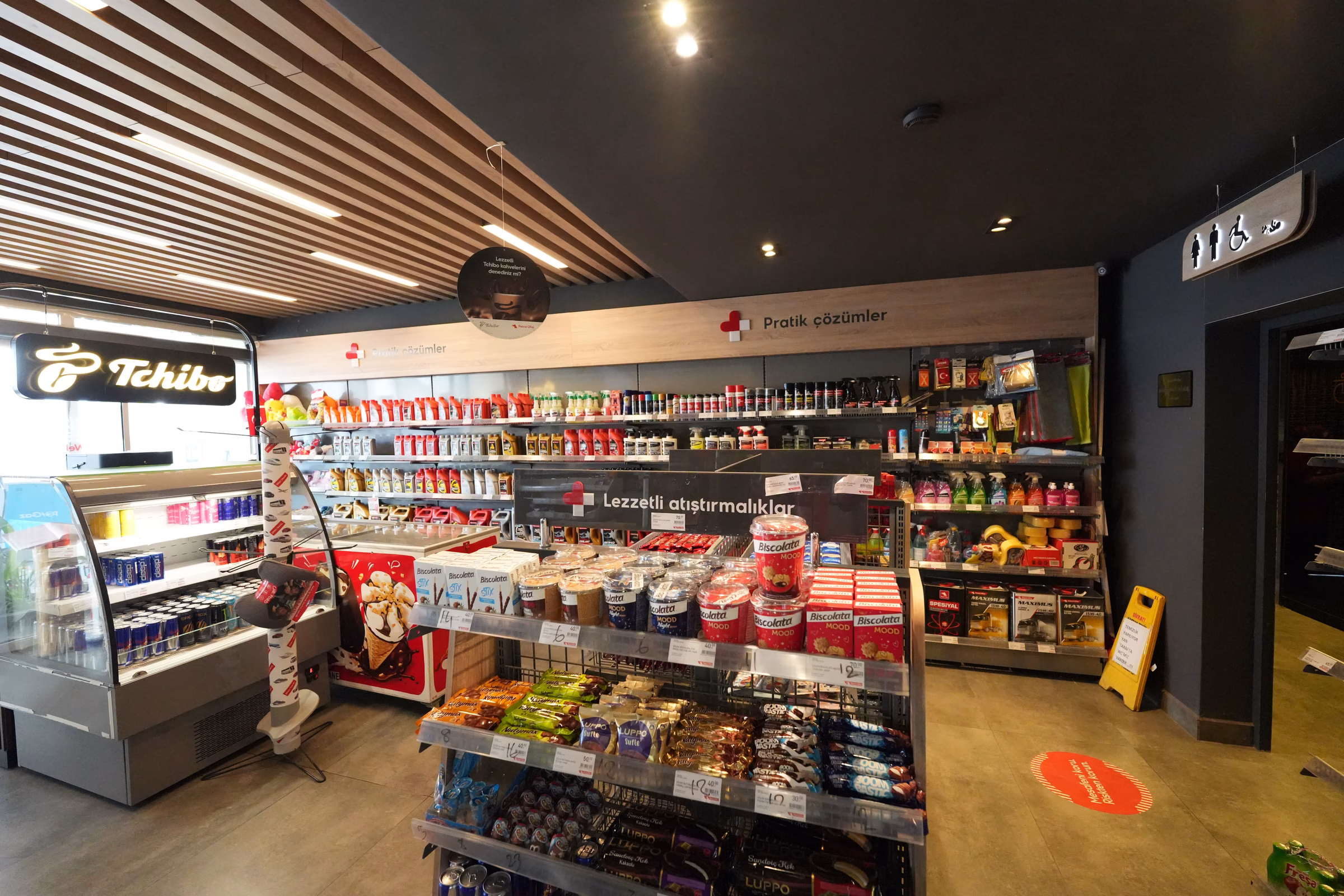 Karaçulha istasyonu market ve dinlenme alanı iç görünümü (3/6)