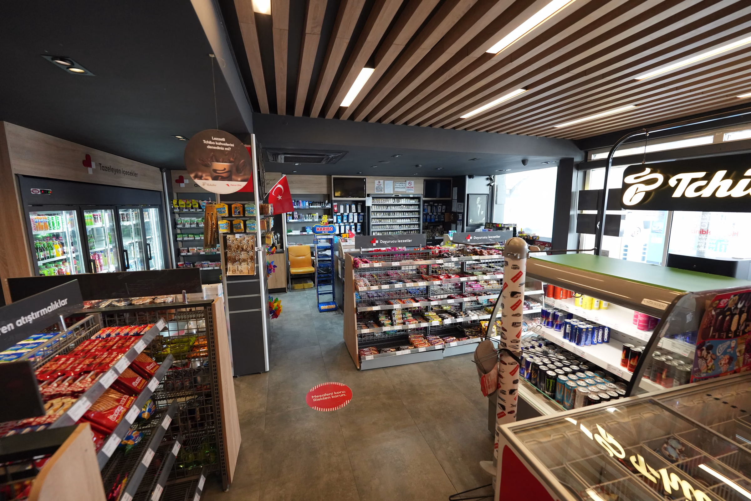 Karaçulha istasyonu market ve dinlenme alanı iç görünümü (5/6)