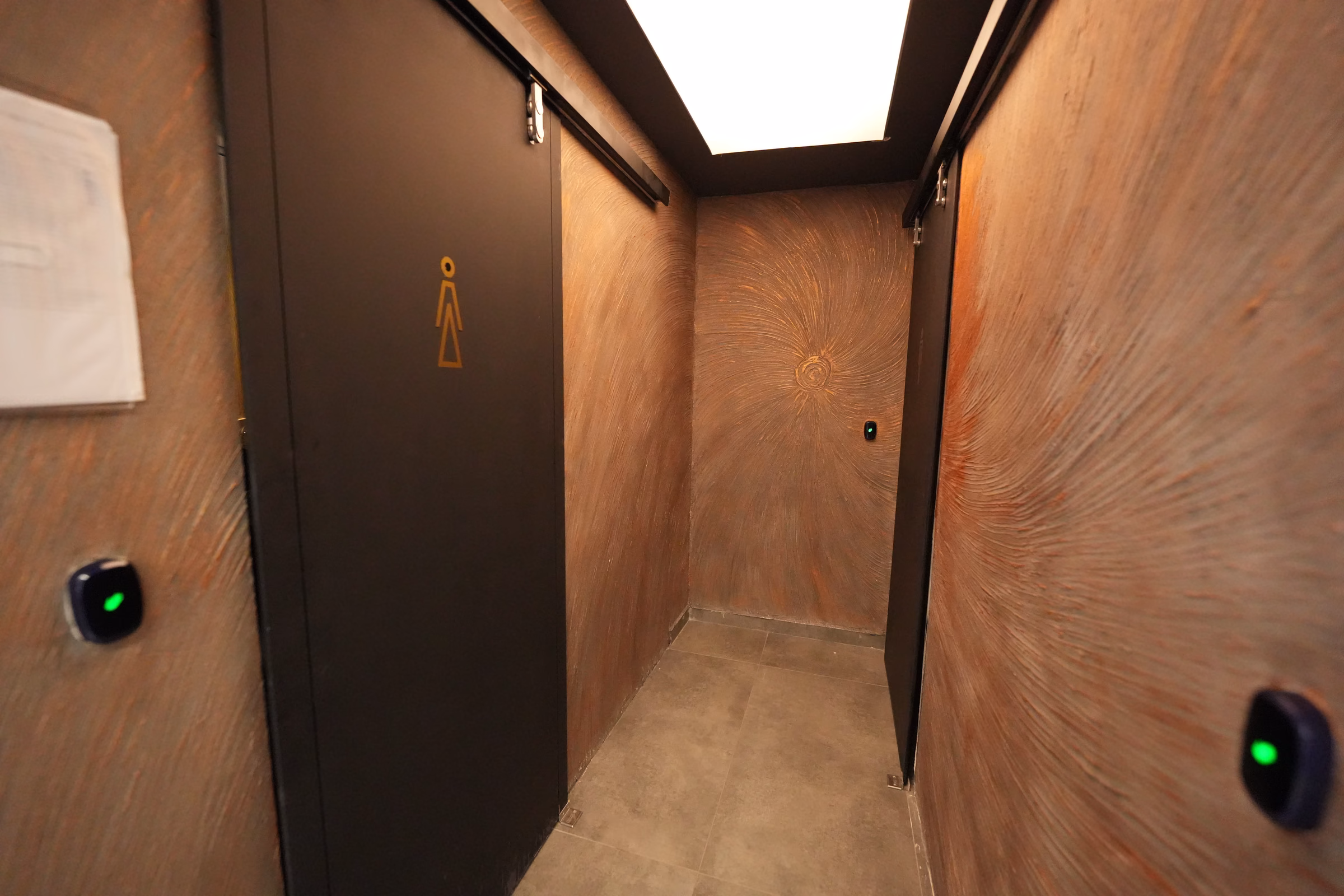 Karaköy istasyonu lavabo ve tuvalet alanı (1/3)