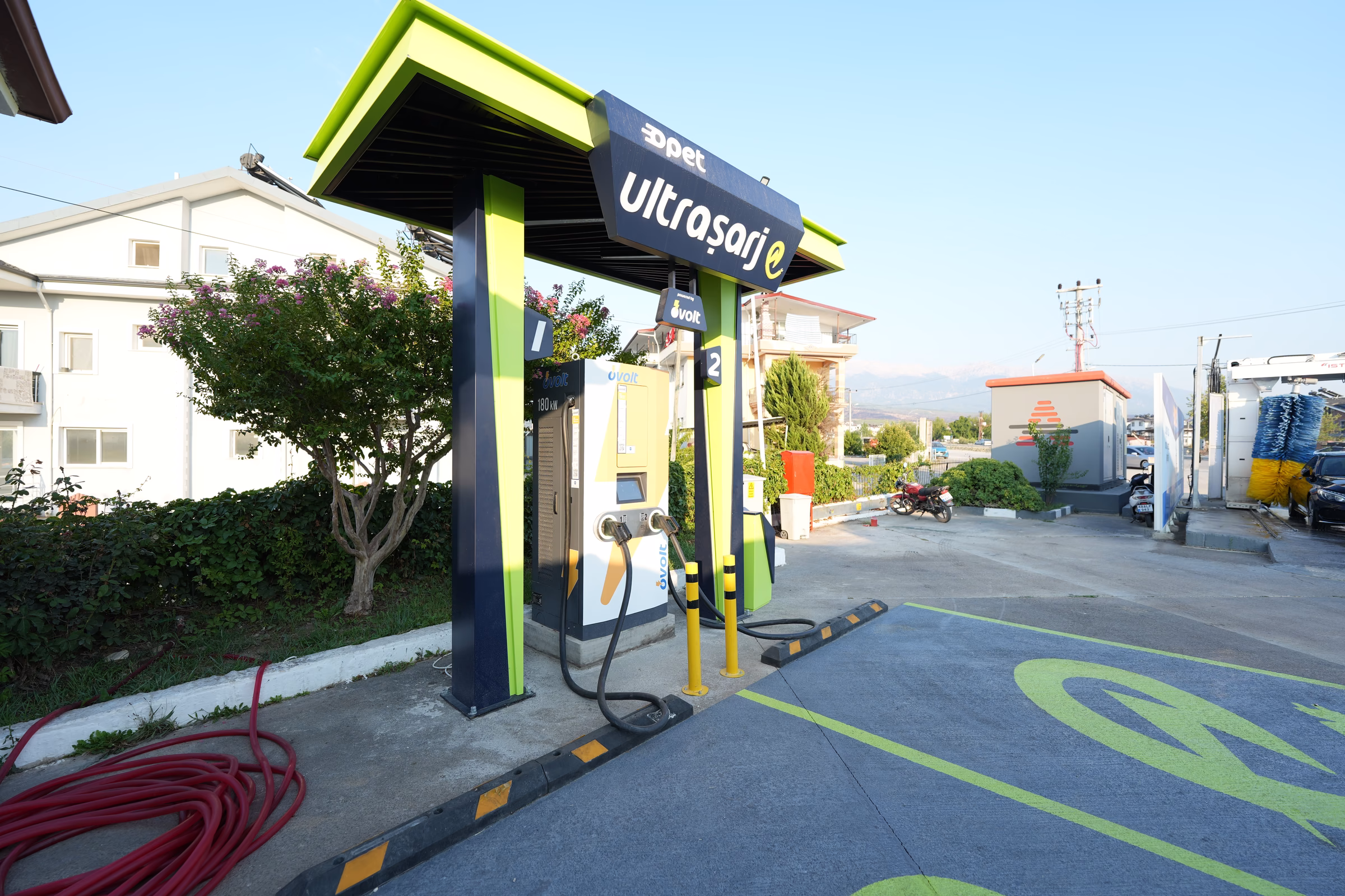 Seydikemer Opet istasyonundaki elektrikli araç şarj ünitesi (2/2)