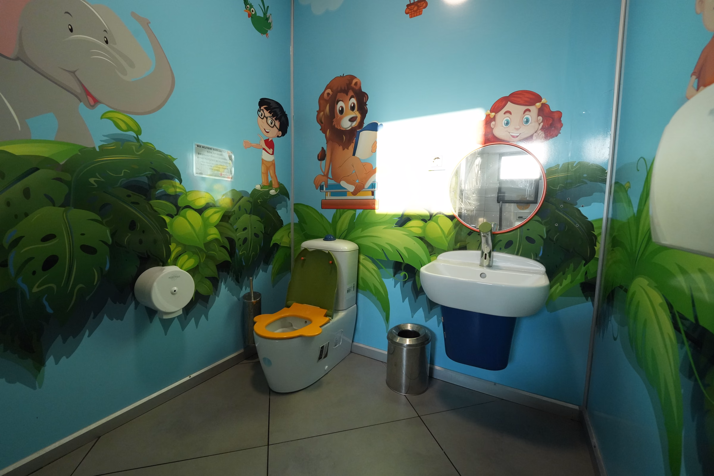 Seydikemer Opet istasyonu lavabo ve tuvalet alanı (3/7)
