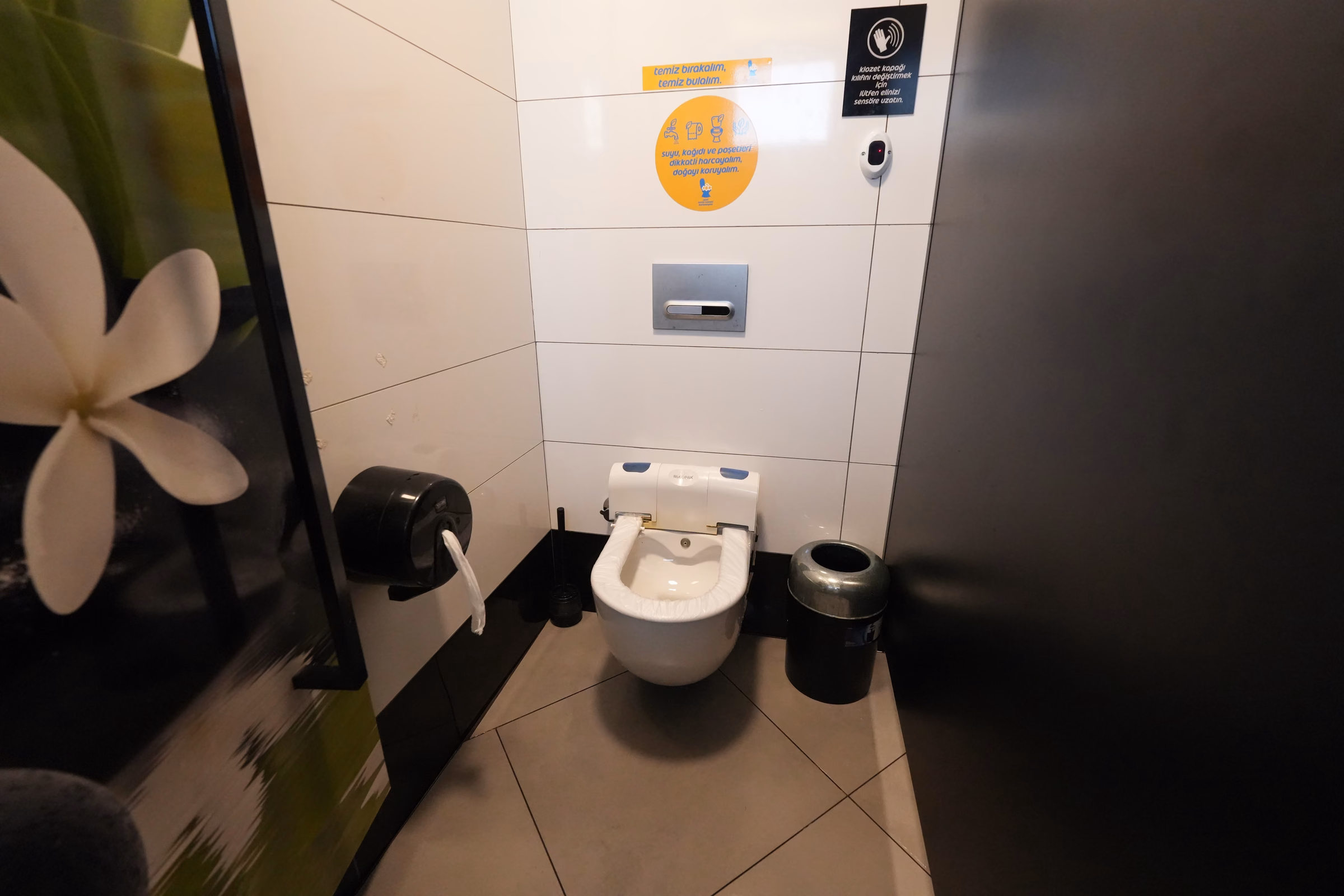 Seydikemer Opet istasyonu lavabo ve tuvalet alanı (5/7)