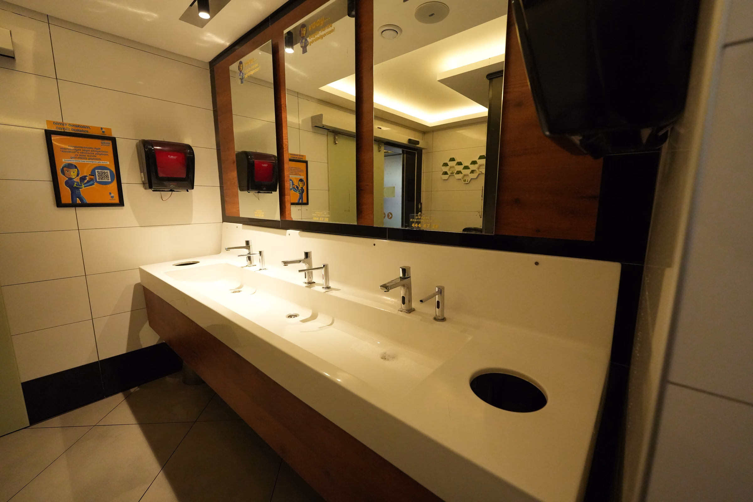 Seydikemer Opet istasyonu lavabo ve tuvalet alanı (6/7)