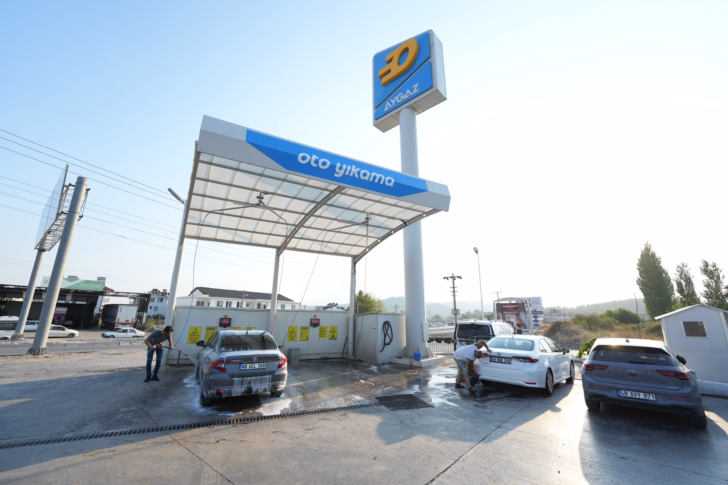 Seydikemer Opet istasyonundaki oto yıkama alanı (2/3)