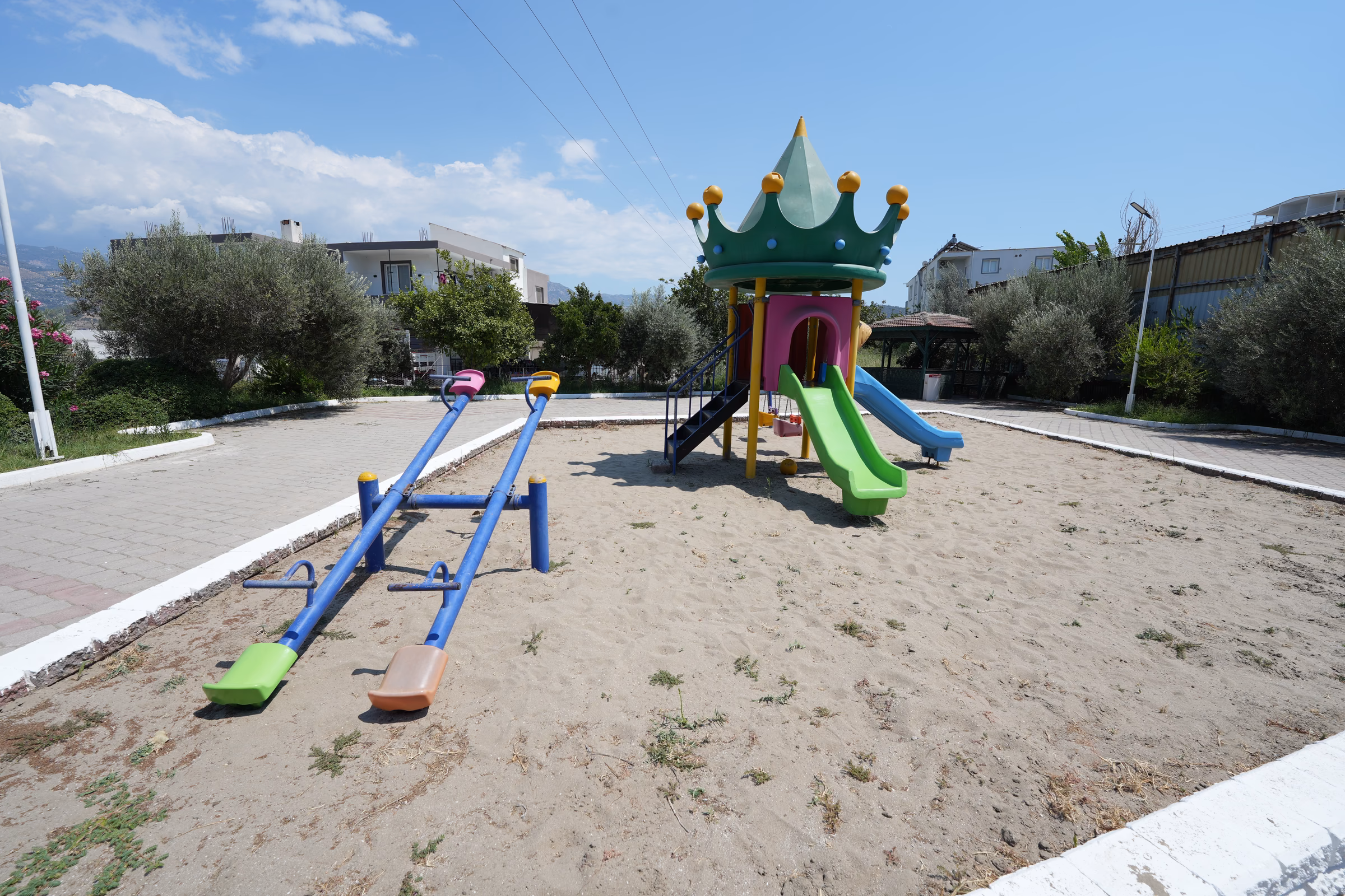 Yeşilköy istasyonunda otopark ve dinlenme alanı (2/2)