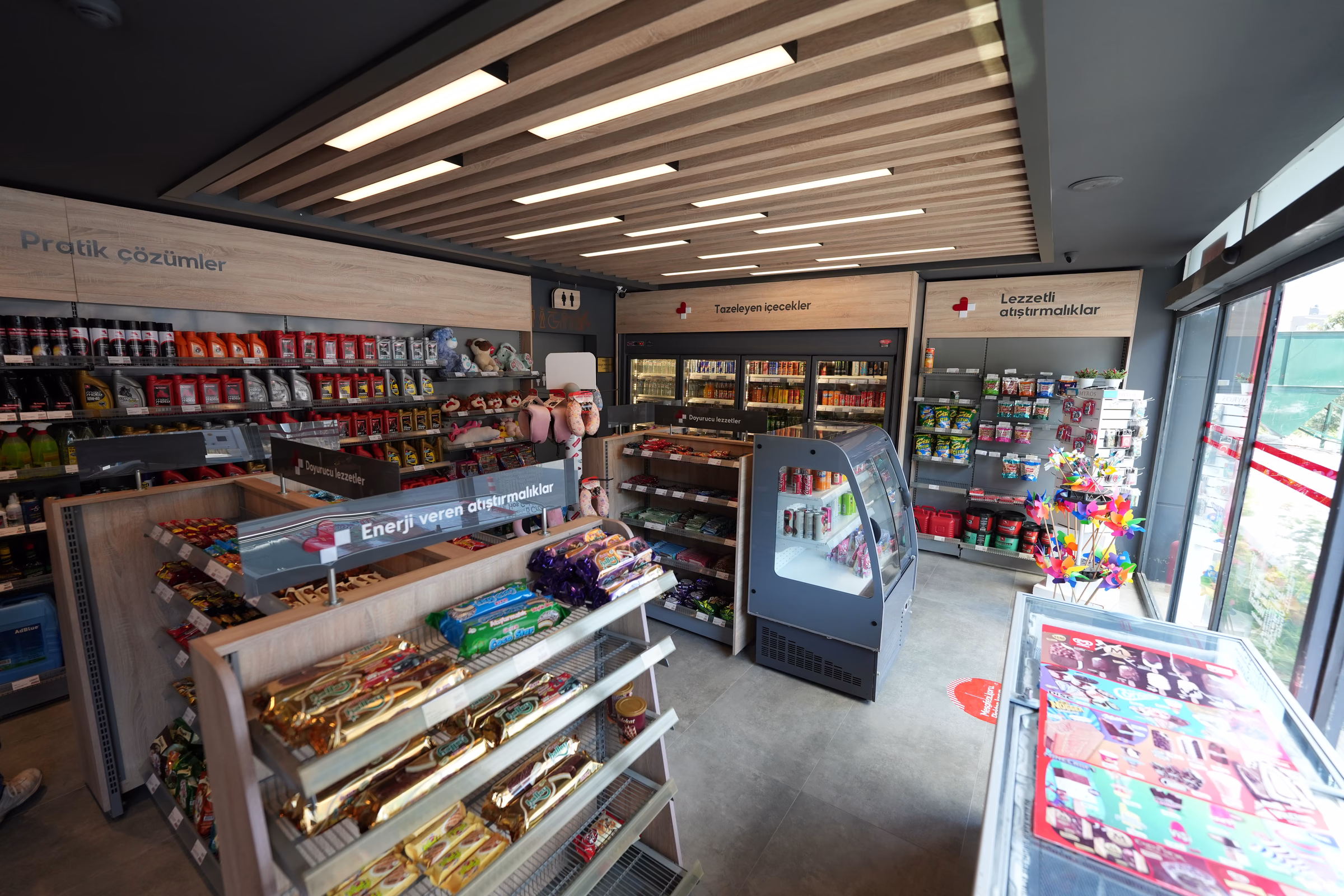 Yeşilköy istasyonu market ve dinlenme alanı iç görünümü (1/5)