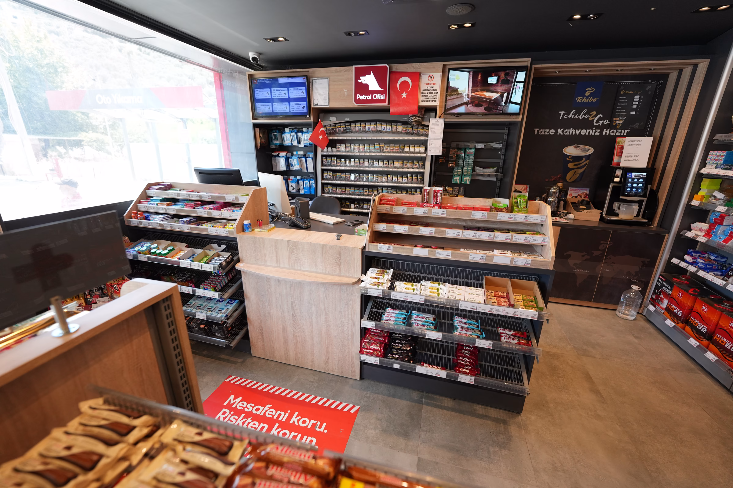 Yeşilköy istasyonu market ve dinlenme alanı iç görünümü (3/5)