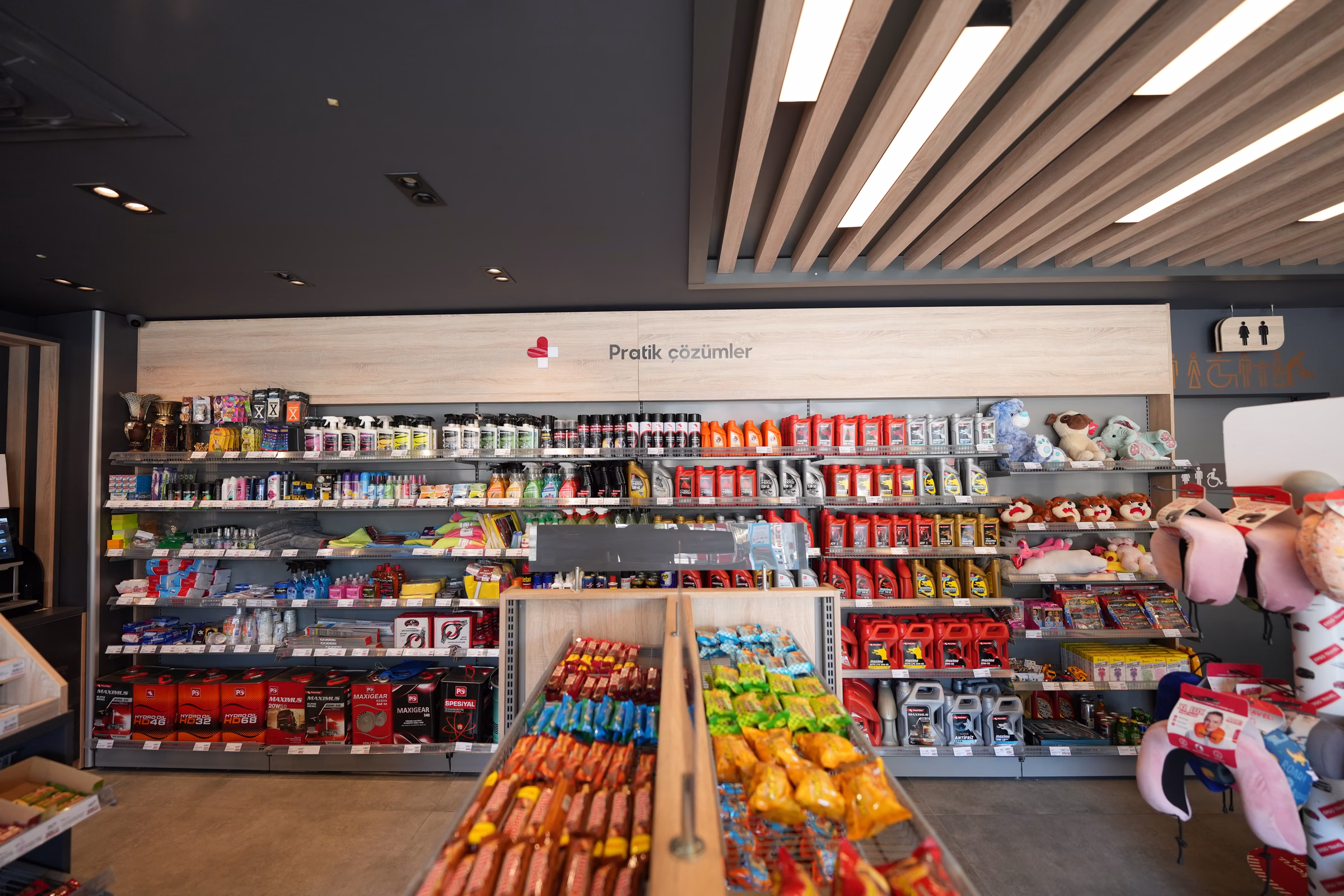 Yeşilköy istasyonu market ve dinlenme alanı iç görünümü (5/5)