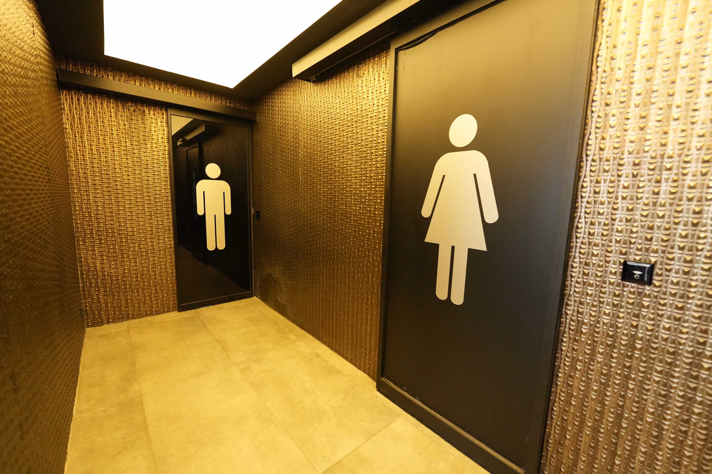 Yeşilköy istasyonu lavabo ve tuvalet alanı (1/5)