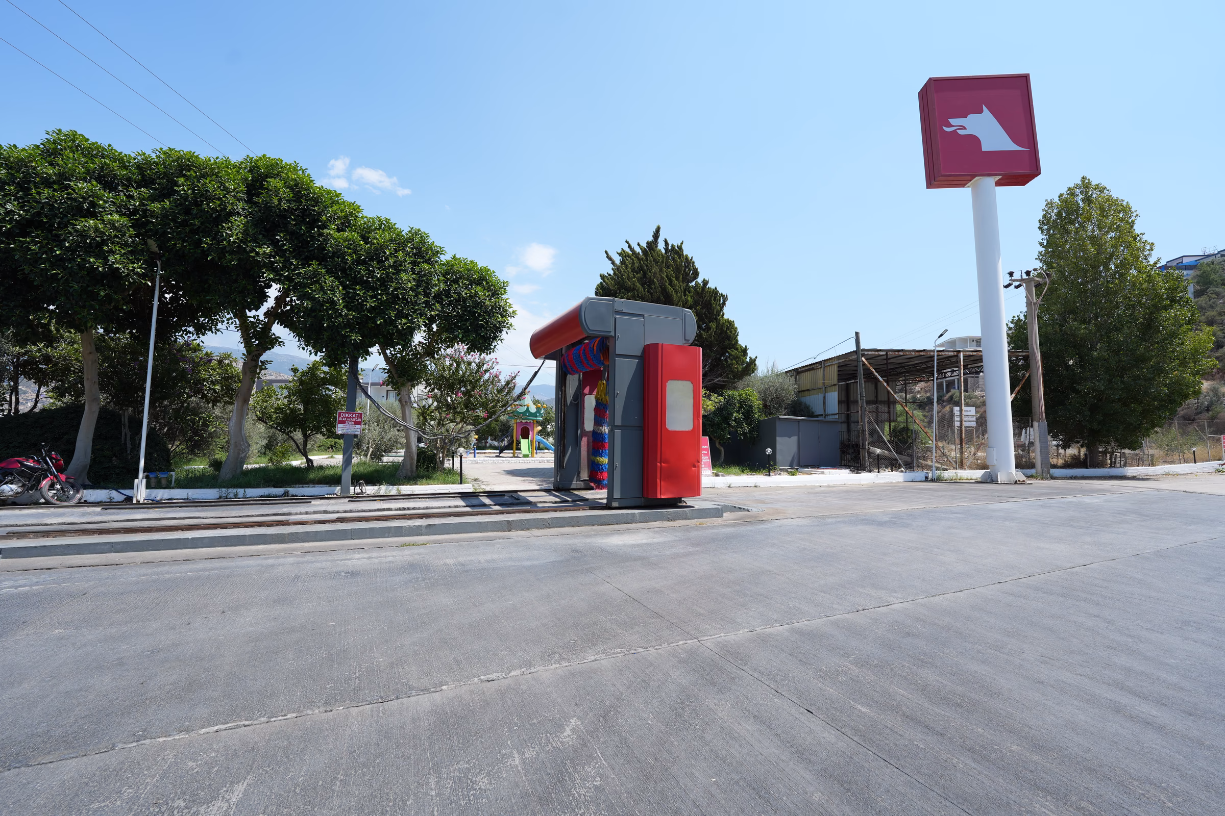 Yeşilköy istasyonundaki oto yıkama alanı (1/3)
