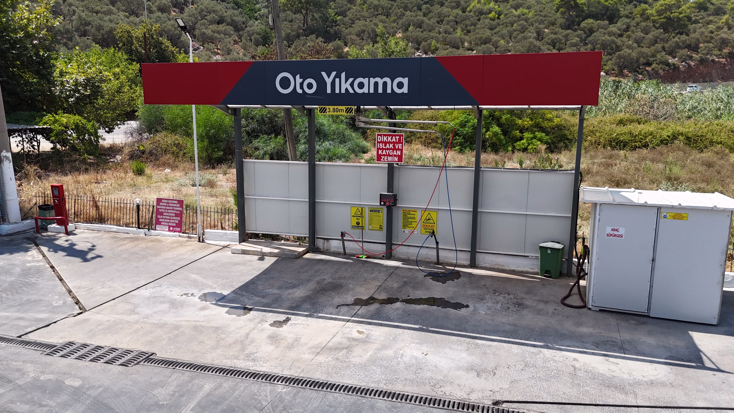Yeşilköy istasyonundaki oto yıkama alanı (2/3)
